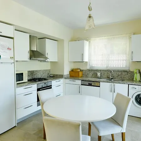 Villa Deniz Ve Doga Manzarali - B 0702 *